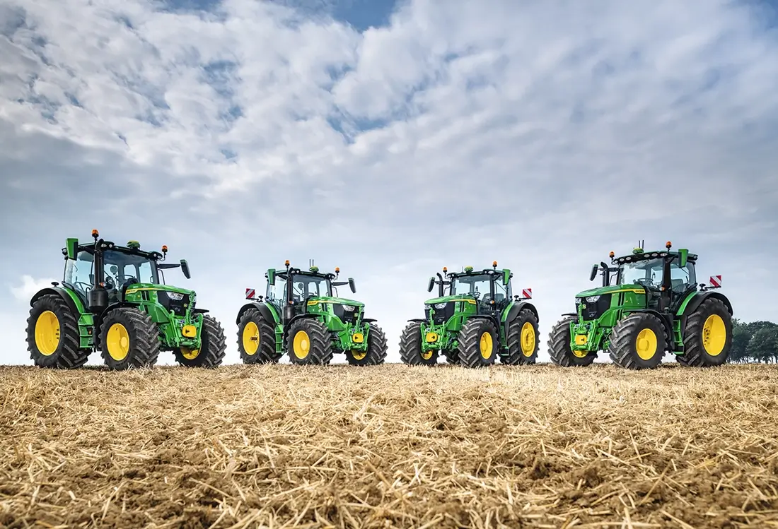 John Deere 6R-Traktoren auf dem Feld