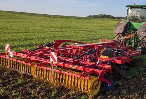 Väderstad Bodenbearbeitungsgerät auf dem Acker