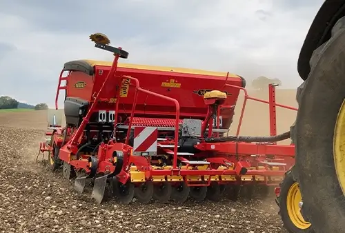 Väderstad Sämaschine auf dem Acker